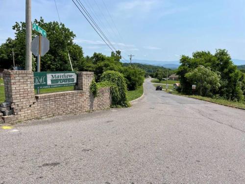 RELAX in BEARS DEN GETAWAY private home! in Dandridge, USA