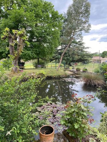 CHARMANT LOGEMENT ENTIER A LA CAMPAGNE gîte à louer Les Eyssards