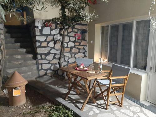 Quiet, colourful home in Cyclades