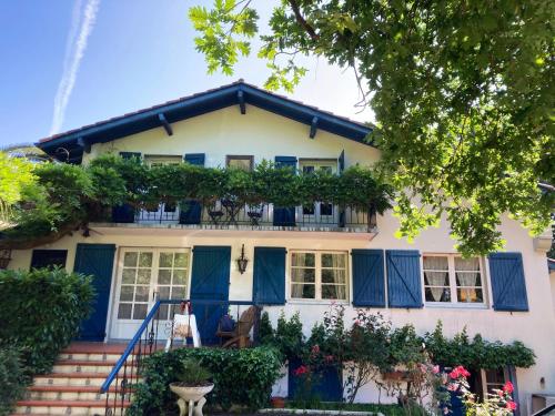 Maison rénovée en 2022 - 9 personnes avec piscine gîte à louer Costa Aldia