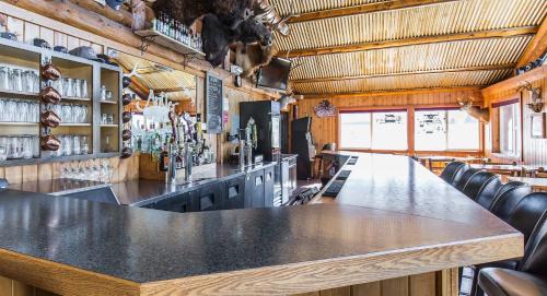 The Antler Lodge - Gardiner - 레스토랑