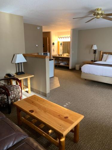 The Antler Lodge - Gardiner in Gardiner (MT)