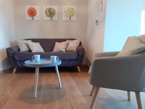 Chic Coastal Hill Escape gîte à louer Case Gibellini