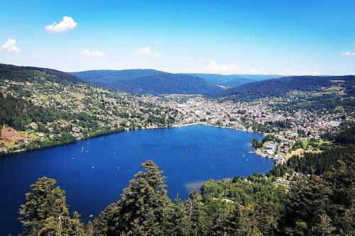 "Chez Vivi" logement 6 p classé 3 étoiles dans une belle maison au calme avec grande terrasse, balcon indépendant et wifi gratuite - Location saisonnière - Gérardmer