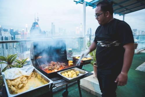 Penthouse on 34 - The Highest Unit and Best Views in Regalia & Private Rooftop Terrace in Chowkit / Putra WTC