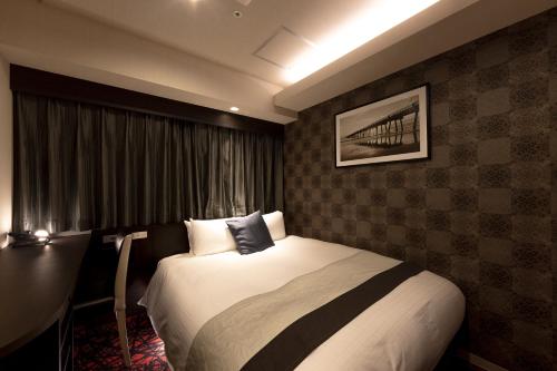 Standard Double Room image 10