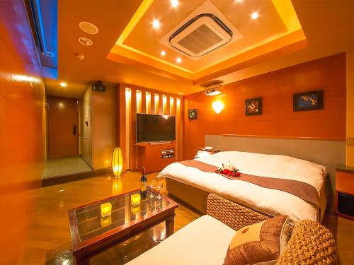 room detail thumbnail 1