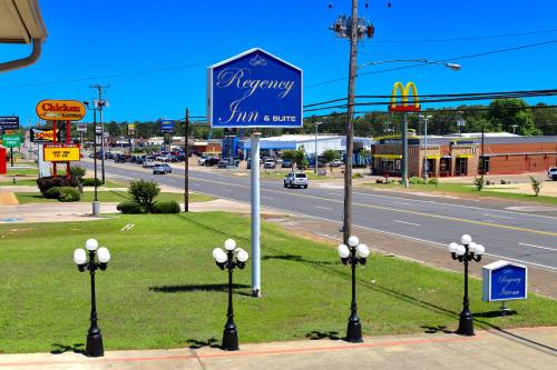 Regency Inn & Suites - image 8