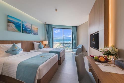 Deluxe Partial Sea View Twin