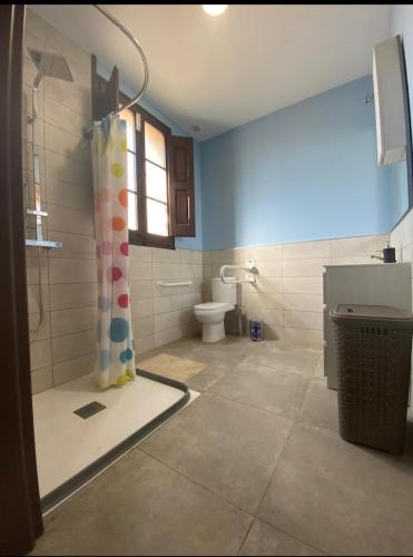 Fürdőszoba, Masia La Bomba in Teià