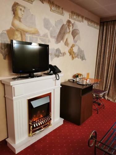 Deluxe Queen Room image 4