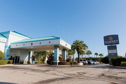 Garnet Inn & Suites - image 11