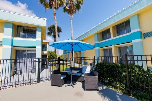 Swimming pool, Garnet Inn & Suites in Orlando (FL)