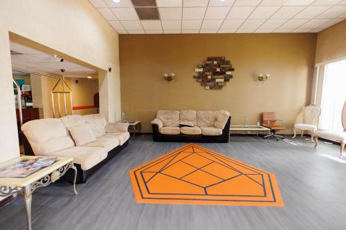 Garnet Inn & Suites - main image