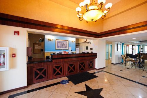 Lobby, Garnet Inn & Suites in FL Mall