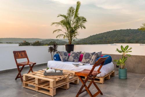 Balcony/terrace, ElTesoro-Cosy 2Bhk duplex beautiful terrace view in Mapusa