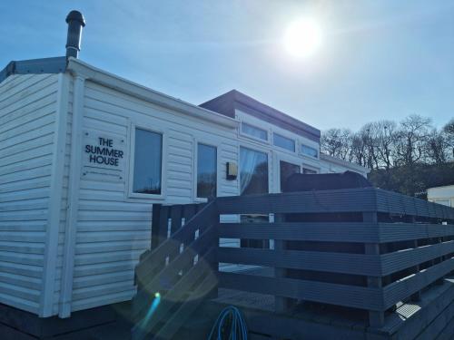 The Summer House at Wigbay Holiday Resort - Apartment - Kirkcolm