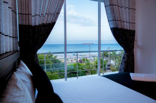 Liyonaa Beach Hotel 2