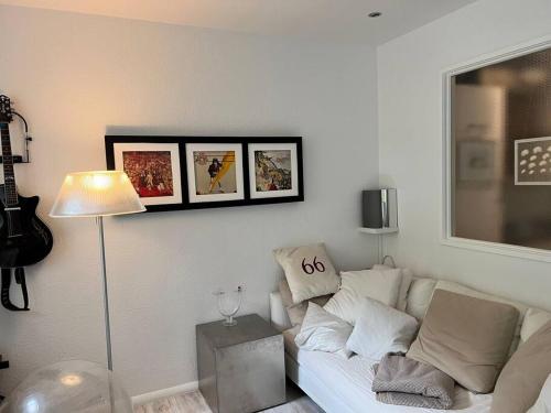 Appartement like complete Suite with Terrasse, very close to centre, beautiful, superquiet, parking !!