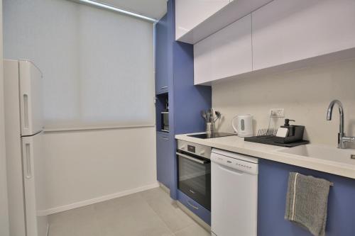 Kitchen, Cozy and stylish 1-bedroom apartment in Netanya