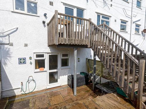 Pass the Keys Sea View Apartment in centre of Rhosneigr