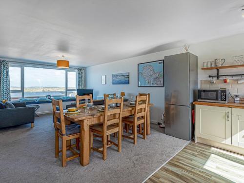 Pass the Keys Sea View Apartment in centre of Rhosneigr