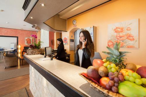 大堂, 蒙蒂阿爾酒店 (Hotel Mondial) in 朗根費爾德/萊茵蘭