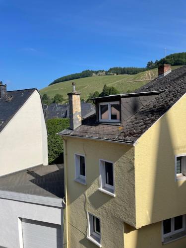 Uriges Ferienhaus in der Altstadt von Saarburg mit Sauna, Kinderspielecke, 1000Mbit Wlan, 1 Minute vom Wasserfall entfernt