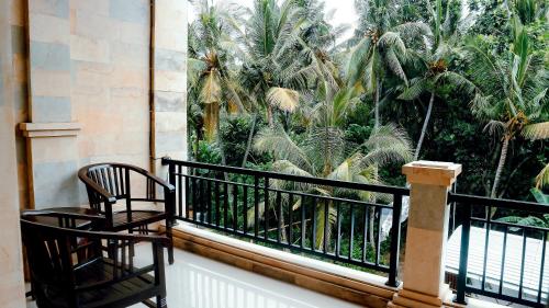 Balcony/terrace, Bali 85 Beach Inn in Padang Bai