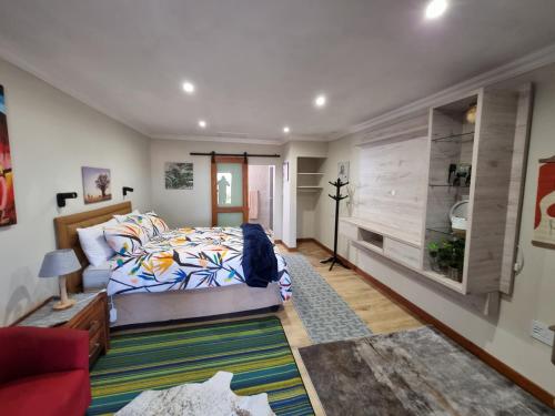 Valley View dullstroom - check in at The Highlander Hotel, Даллструм