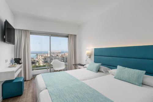 3 twin beds