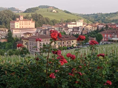LA DIMORA DI BAROLO Appartamento VIOLA gîte à louer Perno