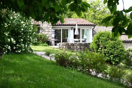 Les Grangeonnes, gîtes nature, piscine, bain nordique, sauna pour accueil familiale ou de groupe gîte à louer Maurize