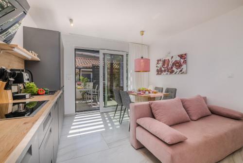 Modern Apartments Elle Malinska - image 3