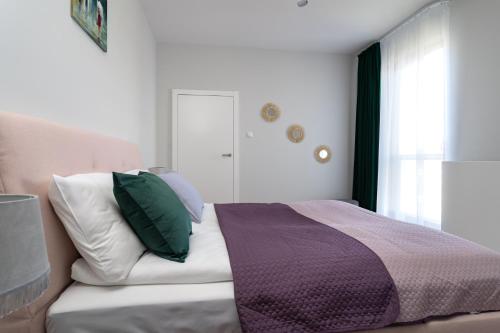 One-Bedroom Apartment image 7