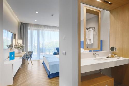 363172313 Viva Mare Beach Hotel by Santa Marina