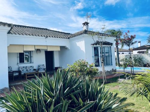 3 bedrooms villa with private pool enclosed garden and wifi at Chiclana de la Frontera 8 km away from the beach gîte à louer San Fernando