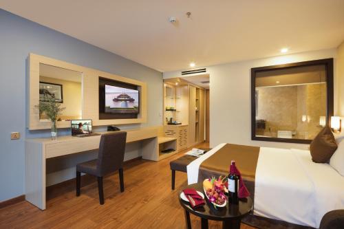 room detail thumbnail 1