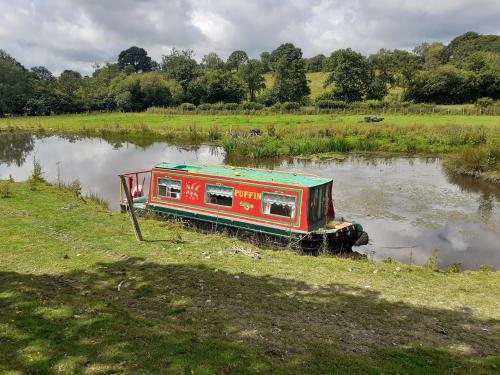 Lovely 1-Bed House boat in Rhayader gîte à louer Dolau