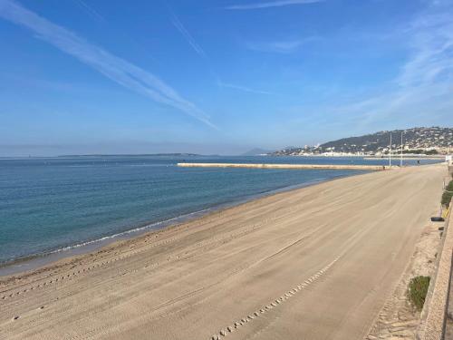 Grand Studio 7 minutes de la Plage et Climatisé sur Juan Les Pins
