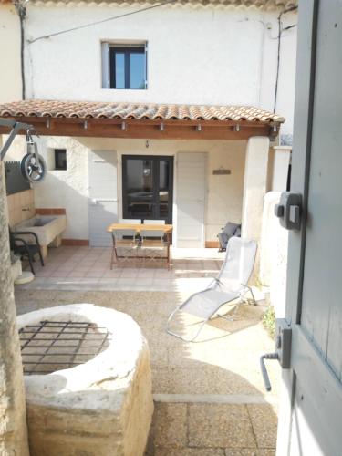 MAISON DE VILLAGE gîte à louer Glanum