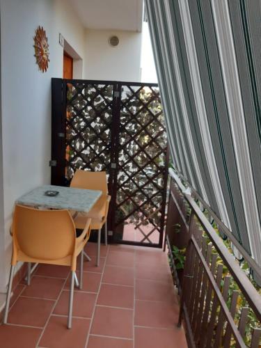 Camera quadrupla, balcone