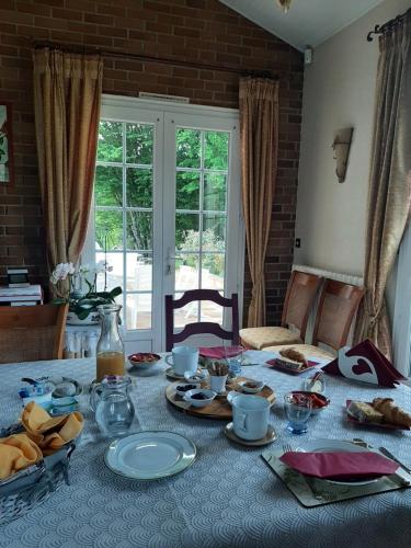 A la Volette, chambres d'hôtes, 2 à 6 personnes, linge et petit déjeuner inclus, jeux-cabanes pour enfants, 2