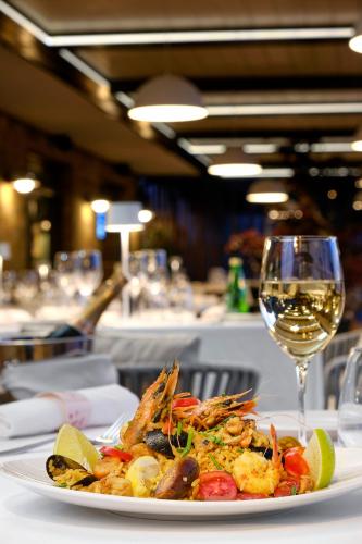 363187785 Viva Mare Beach Hotel by Santa Marina