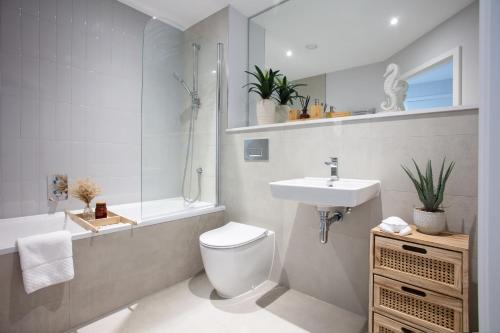 Apartment with Sea View - Liner 28 room in St Michaels Luxury Apartments