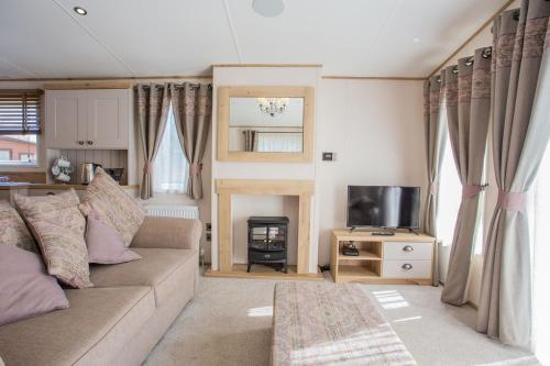 4 Berth Luxury Lodge with Hot Tub Pet Free