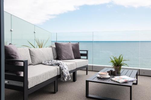 Two-Bedroom Apartment - Liner 51 image 6