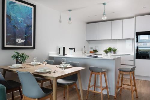 Two-Bedroom Apartment - Liner 13 image 1