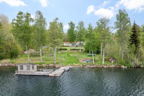 B&B Tranås - Lovely house in Tranas with a wonderful location by the lake Loren - Bed and Breakfast Tranås