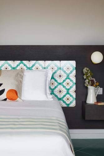 1 queen bed, 1 sofa bed